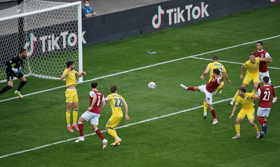 Những pha bóng đẹp trận Áo - Ukraine